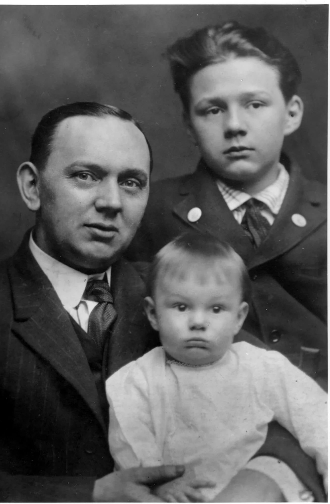 edgar-with-sons